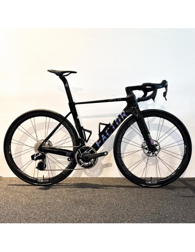 Factor Ostro VAM 2.0 Sram Red AXS Ruote Corima Essentia